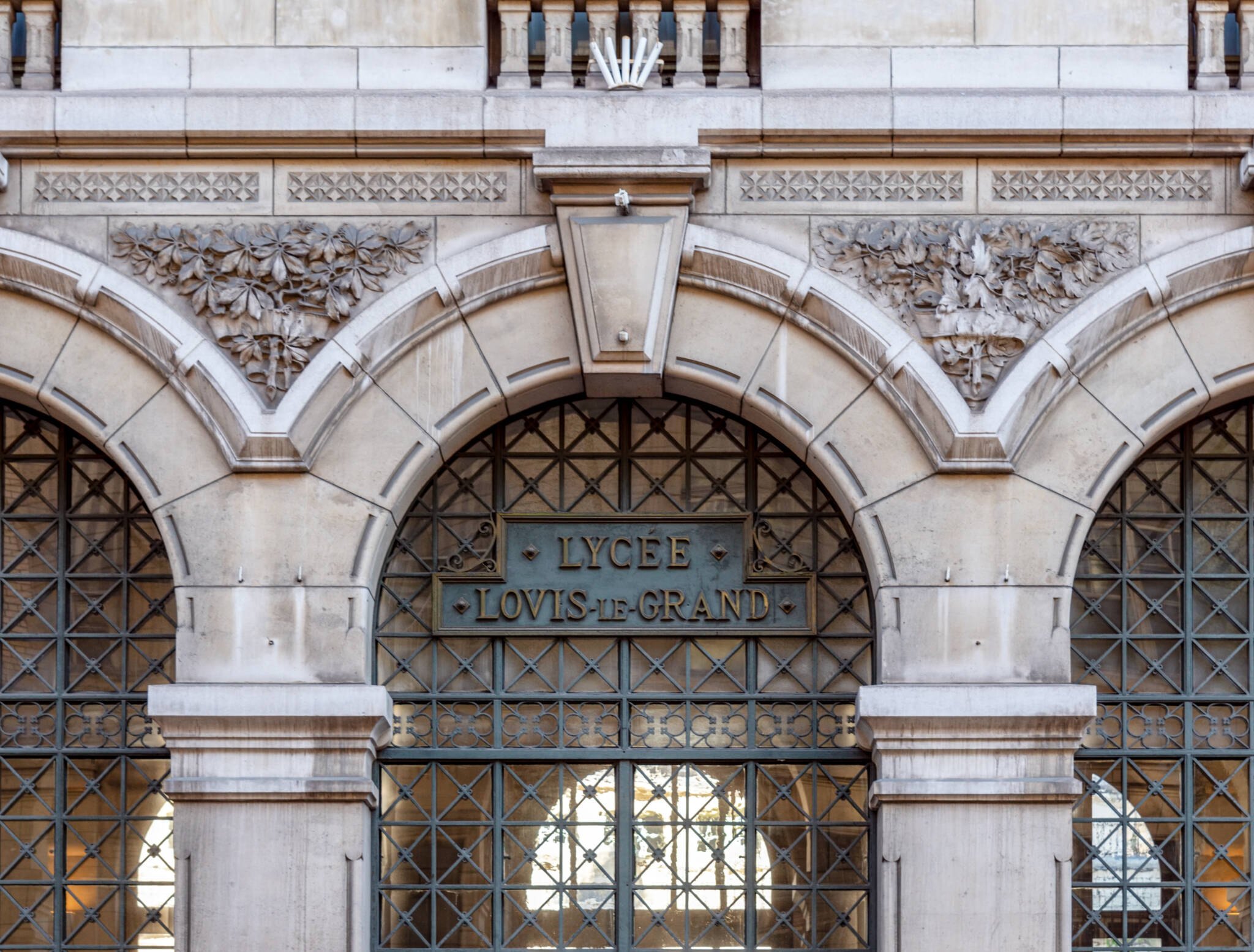 Prix de l'immobilier à Paris: Quel surcoût pour habiter à proximité d'une bonne école ?