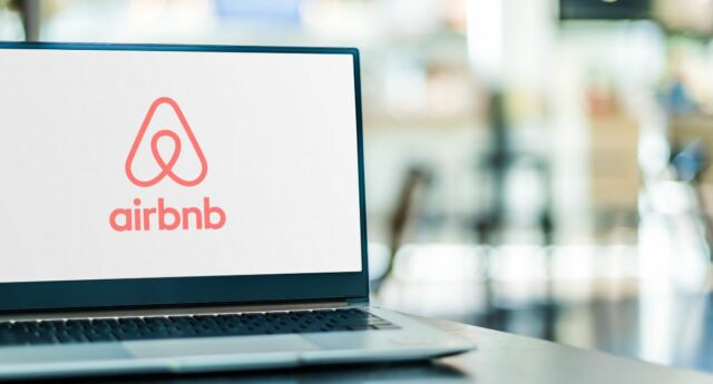 La loi interdit de sous louer un logement social en airbnb.