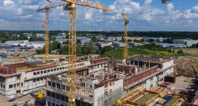 Vue aérienne d'un chantier de constructions neuves à Pékin en Chinen