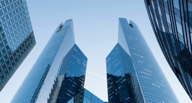 Immeubles de bureaux dans le quartier d'affaires de La Défense