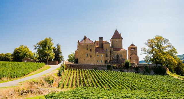 Le Château de Pierreclos en Bourgogne