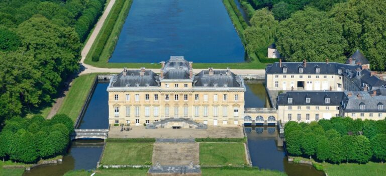 Vue aérienne du Chateau du Marais en Essonne (Ile-de-France)