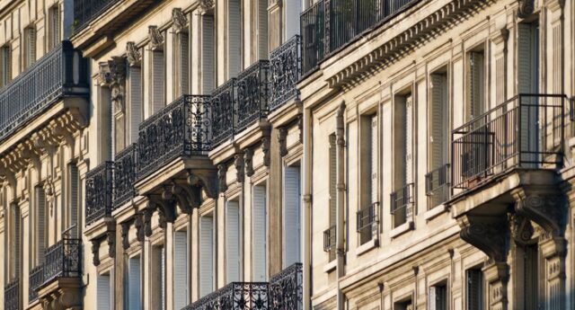 Facades d'immeubles anciens à Paris