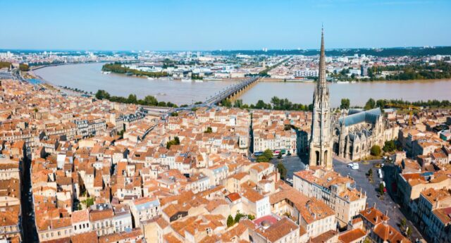 Vue aérienne des toits à Bordeaux