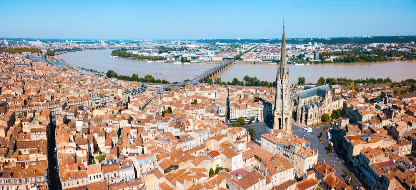 Vue aérienne des toits à Bordeaux