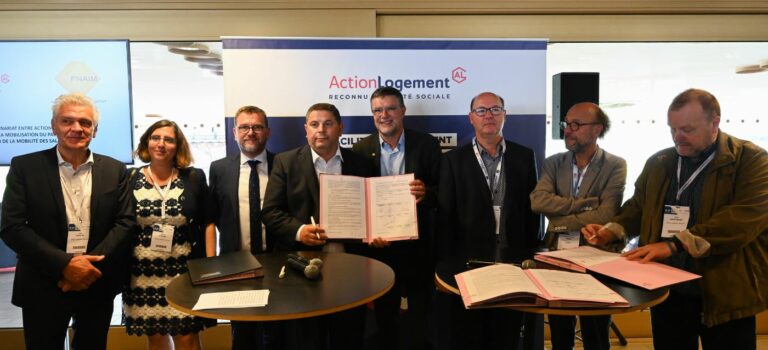 Les signataires du partenariat FNAIM-Action Logement en compagnie du Ministre de la Ville Olivier Klein.