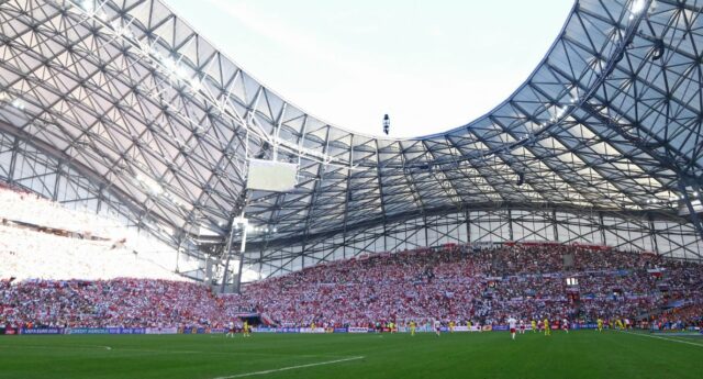 Pelouse et gradin du stade Vélodrome à Marseille