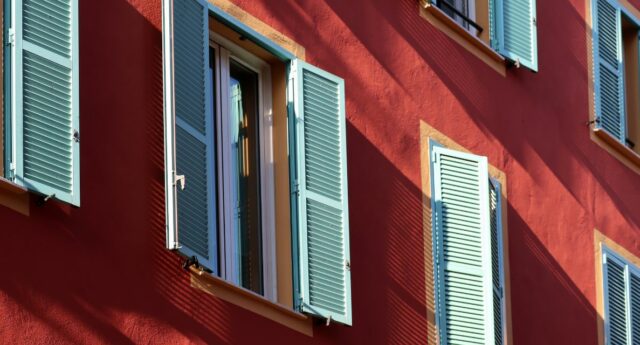 Façade d'une copropriété du sud de la France.