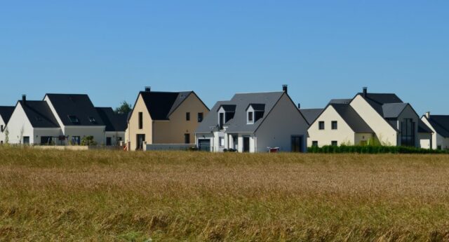 Des maisons dans un lotissement