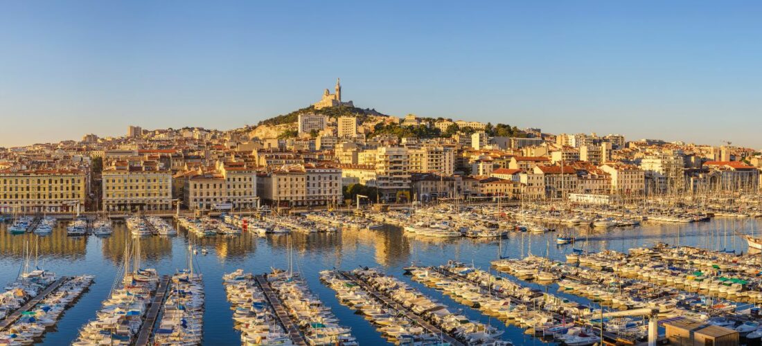 La ville de Marseille vue de la mer