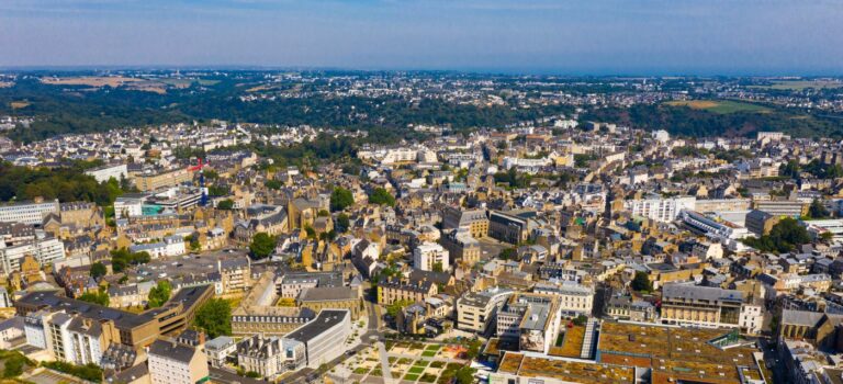 Vue aérienne de la ville de Saint Brieux en Bretagne