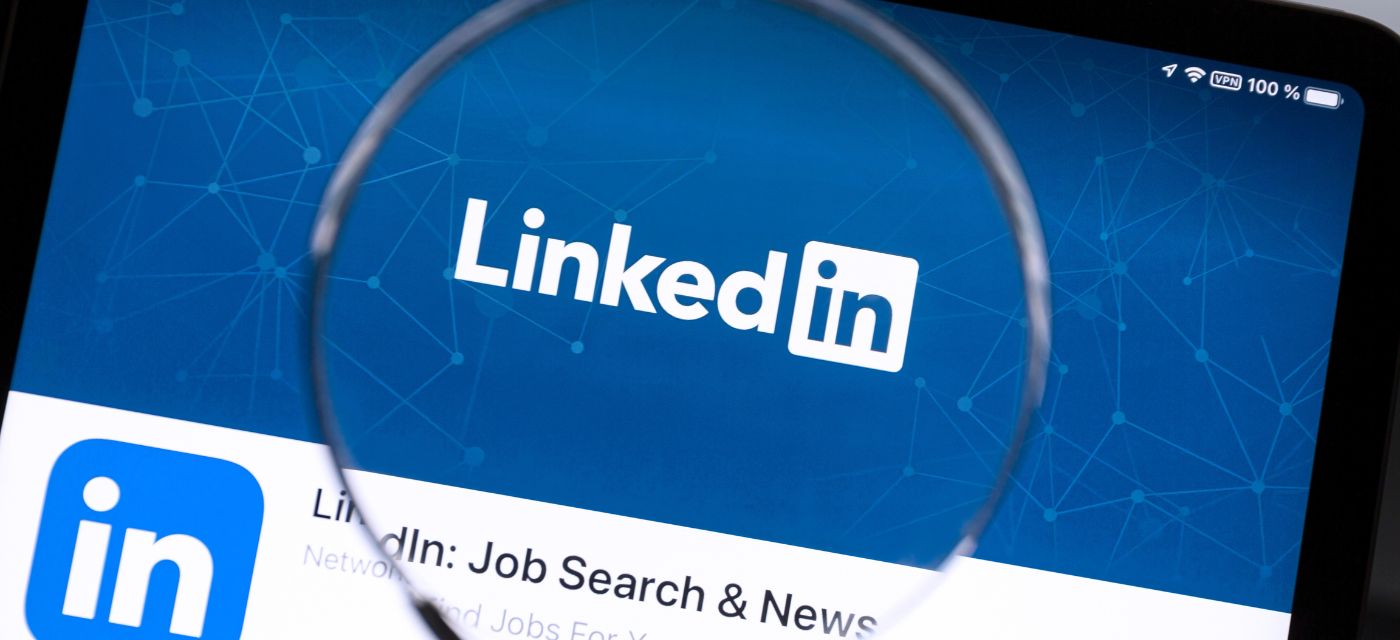 page d'accueil linkedin et loupe