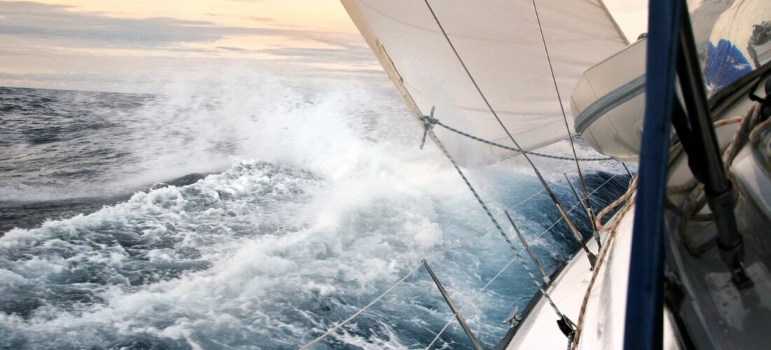 voilier sur une mer agotée