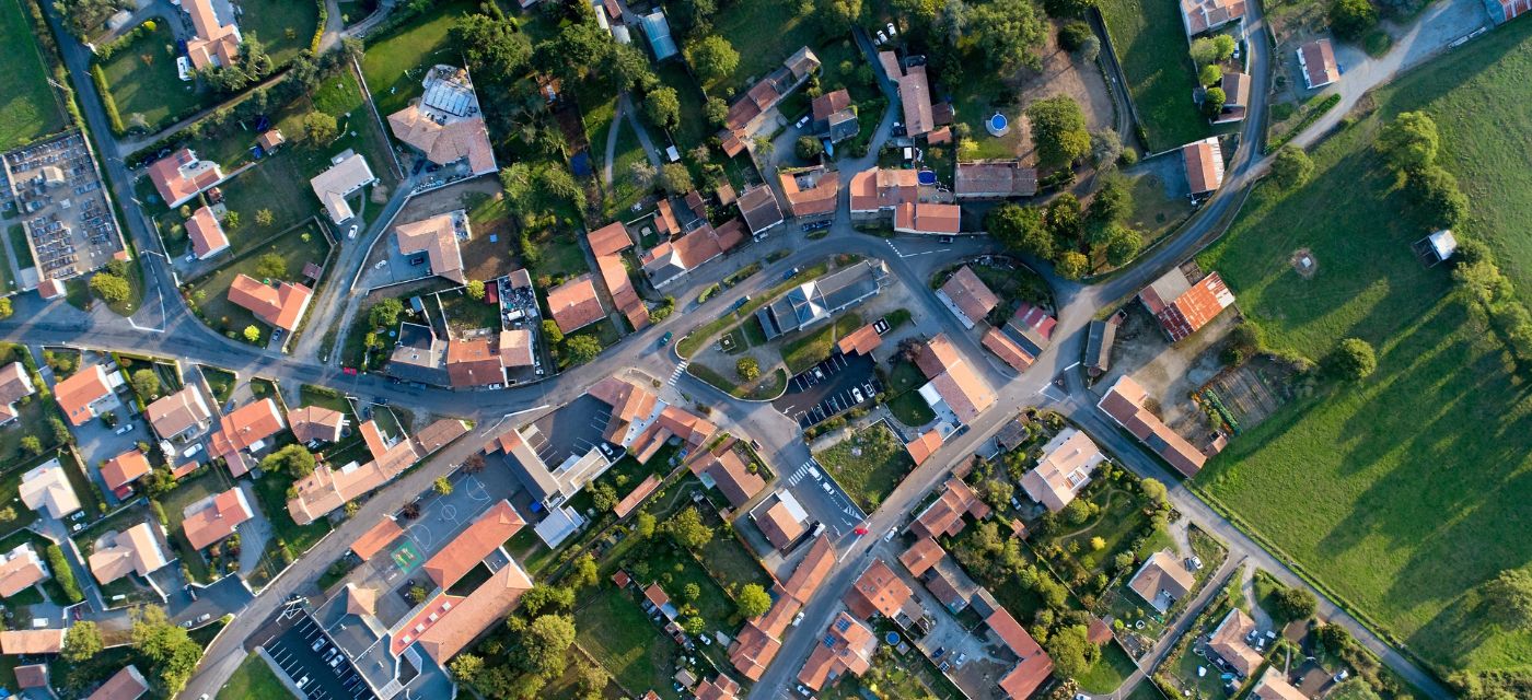 Vue aérienne de maisons et terrains de Cheix en Retz