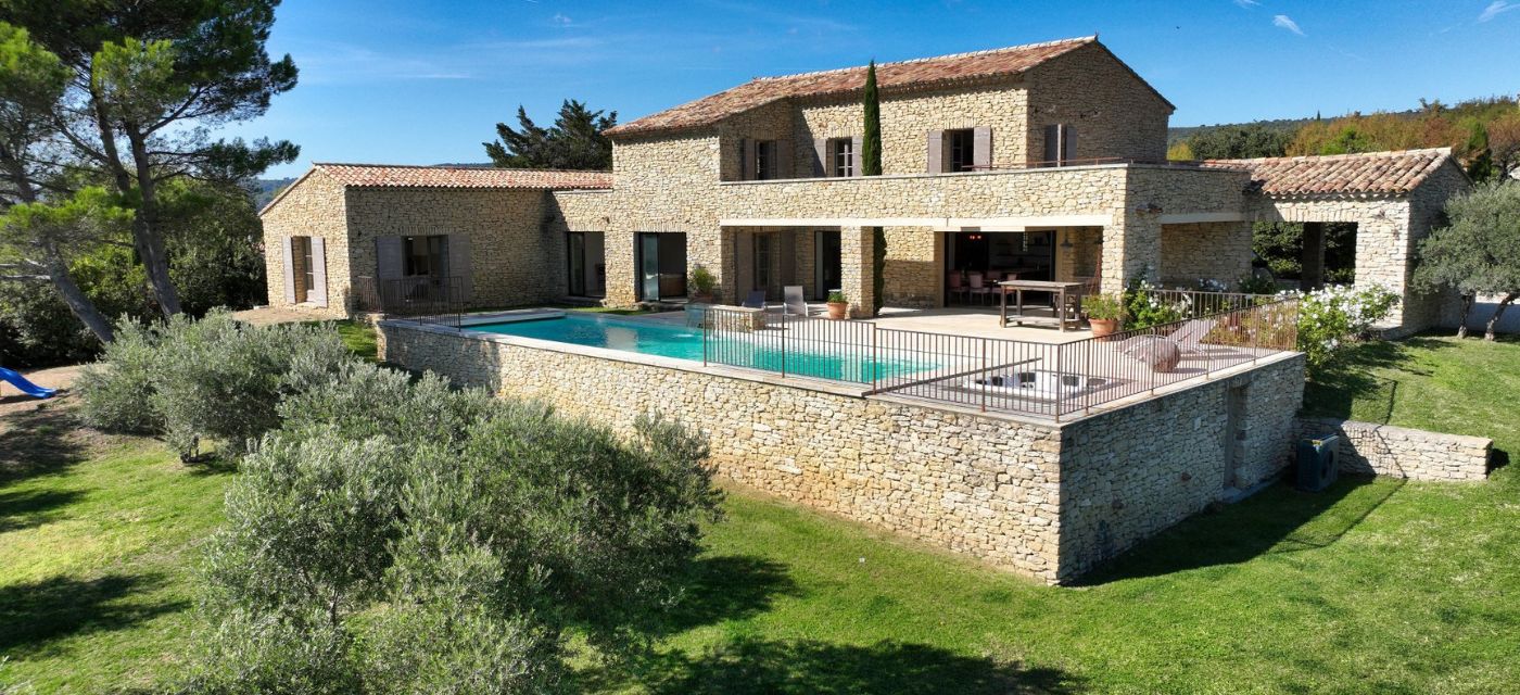 Mas en pierre à Gordes