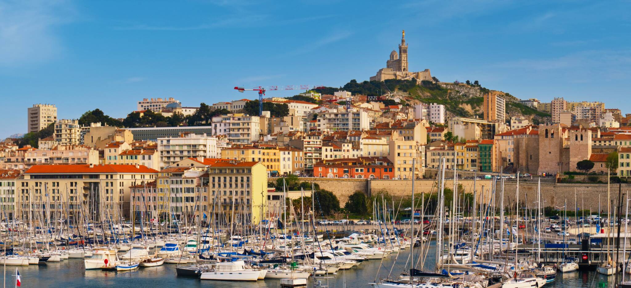 Vue de Notre Dame de la Garde et du vieux port de Marseille