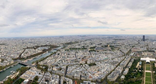 vue aérienne ville avec ciel gris