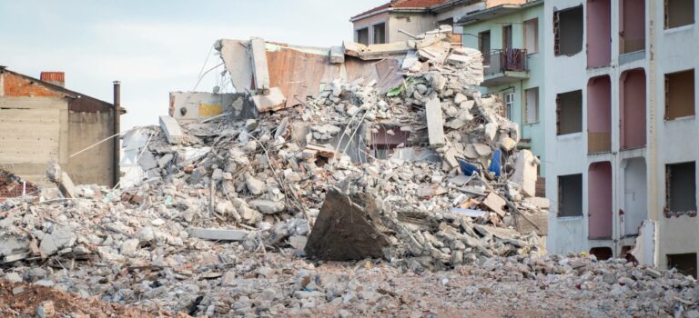 immeubles effondrés après le tremblement de terre en Turquie