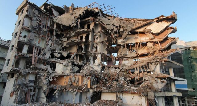 immeuble effondré suite au tremblement de terre dévastateur en Turquie