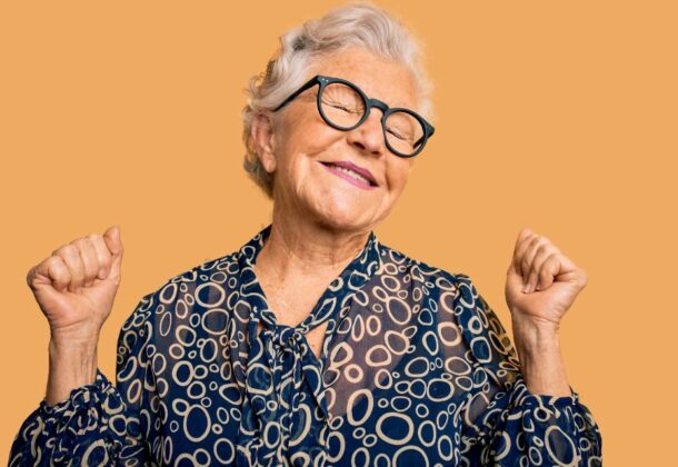 femme senior souriante