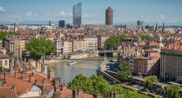 Vue panoramique de Lyon et des quais de Saone en région Auvergne Rhone Alpes