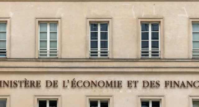 Batiment de Bercy avec inscription Ministere de l'économie et des finances
