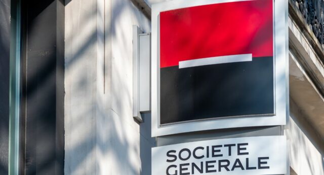 immeuble parisien avec enseigne societe generale pour illustrer le credit immobilier