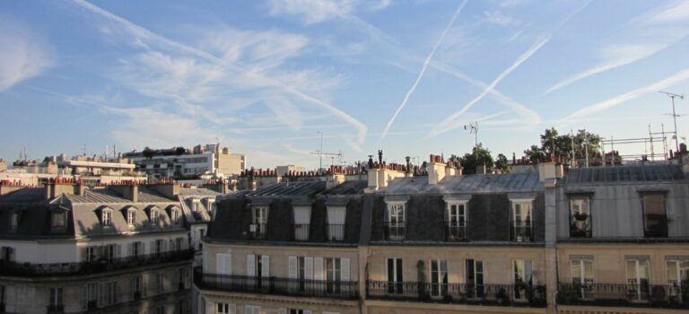 Des toits d'immeubles parisiens pour illustrer l'immobilier et la prospection