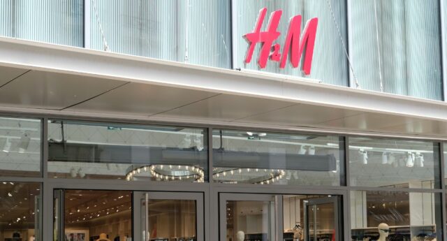 Magasin de l'enseigne H&M dans la ville de Vannes