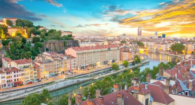 Vue aerienne du Rhone et de la ville de Lyon pour illustrer l'immobilier à Lyon