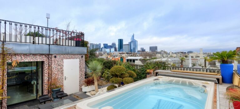 penthouse avec piscine sur le toit à Neuilly