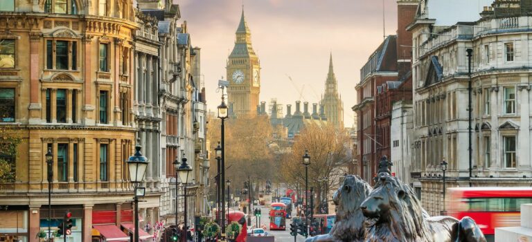 Vue de Trafalgar Square a Londres au Royaume Uni