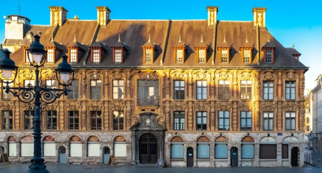 Facade d'immeuble typique a Lille dans les Hauts de France