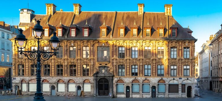 Facade d'immeuble typique a Lille dans les Hauts de France