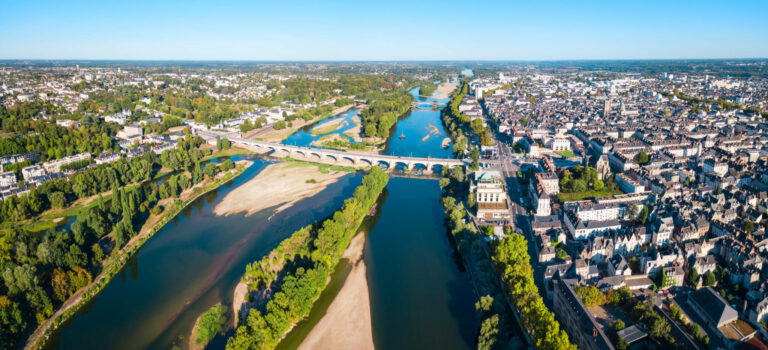 Vue aerienne de la ville de Tours en Centre Val de Loire