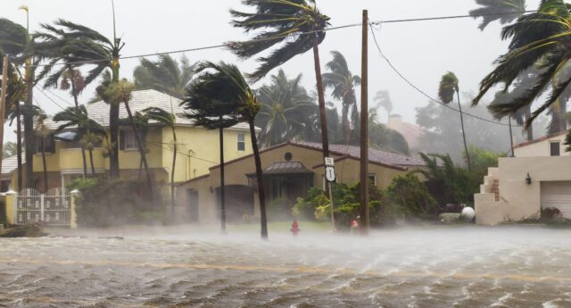 Des maisons aux Etats-Unis en plein ouragan