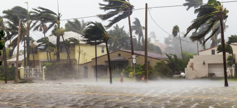 Des maisons aux Etats-Unis en plein ouragan