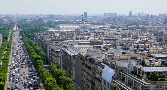 Les Champs-Elysées