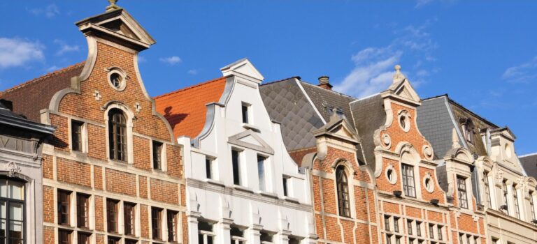 Facades de maisons à pignon à Bruxelles