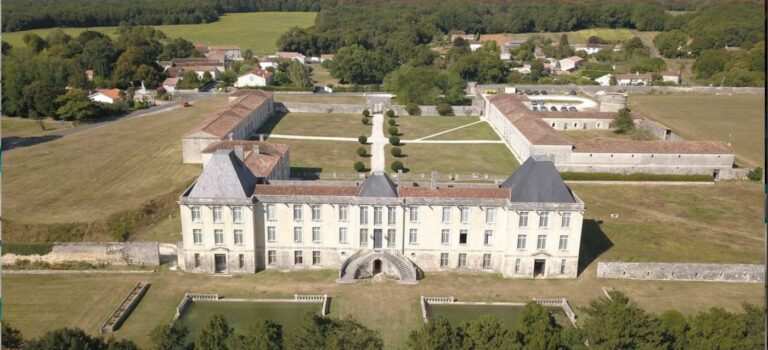 Château à Le Douhet