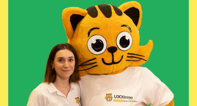 Auriane Friggeri, ambassadrice de LOCKimmo et la peluche Tigrou mascotte de l'entreprise en couverture de Mon Podcast Immo.