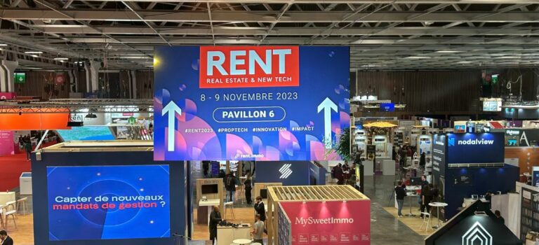 Vue d'ensemble des exposants du RENT avec logo RENT