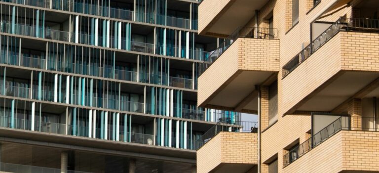 Facades d'immeubles dans le quartier Euratlantique a Bordeaux