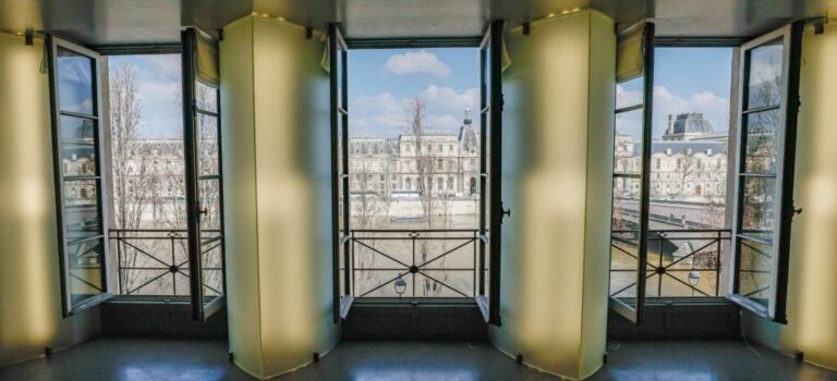 Vue sur les quais de Paris depuis l'appartement de Karl Lagerferld a Paris.