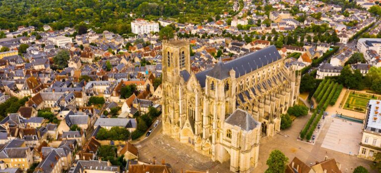 Vue de la ville de Bourges et de la Cathedrale