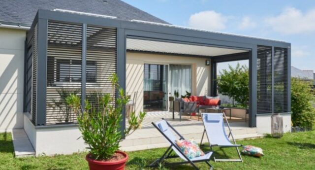 Maison avec une pergola