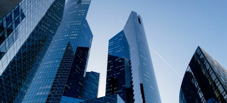 Immeuble de bureaux dans le quartier de La Defense à Paris