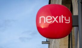 Enseigne avec le logo Nexity