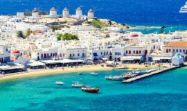 Vue de l'ile de Myconos dans les Cyclades en Grece