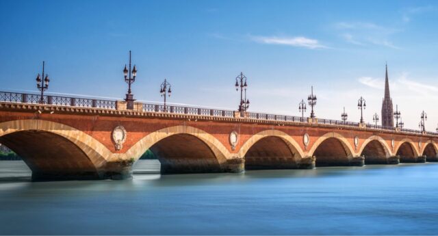 Le pont de pierre a Bordeaux